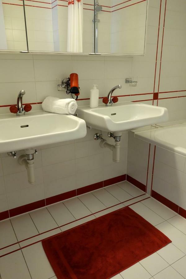 Exclusive Central Apartment Basel Bagian luar foto